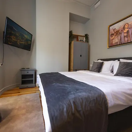 Athenaeum Spacious& Cozy 1br Prime Location W Balcony