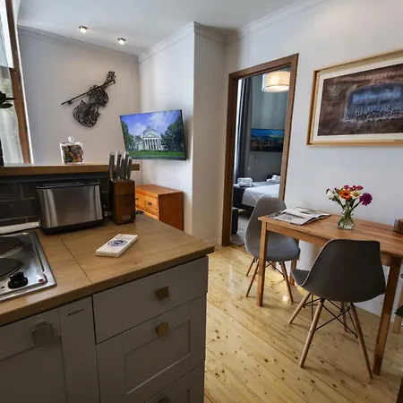 Athenaeum Spacious& Cozy 1br Prime Location W Balcony *