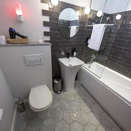 Athenaeum Spacious& Cozy 1br Prime Location W Balcony *