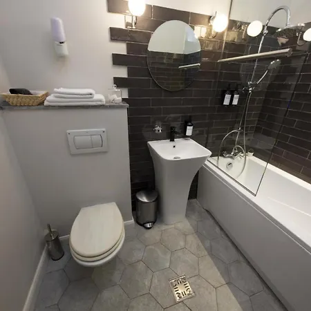 Apartment Athenaeum Spacious& Cozy 1br Prime Location W Balcony *