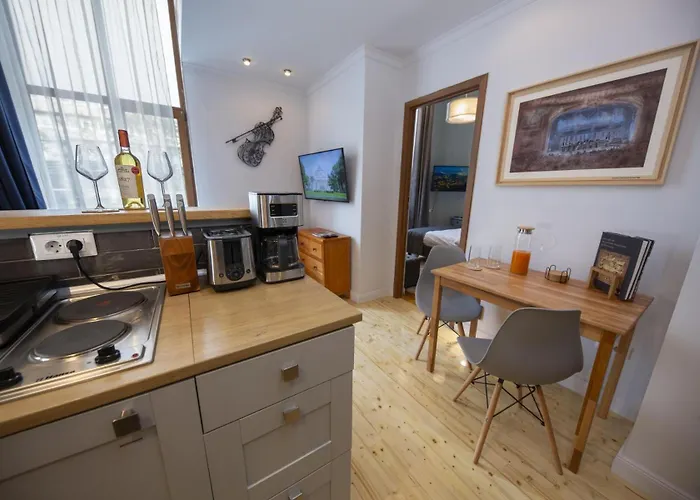 Athenaeum Spacious& Cozy 1br Prime Location W Balcony דירה