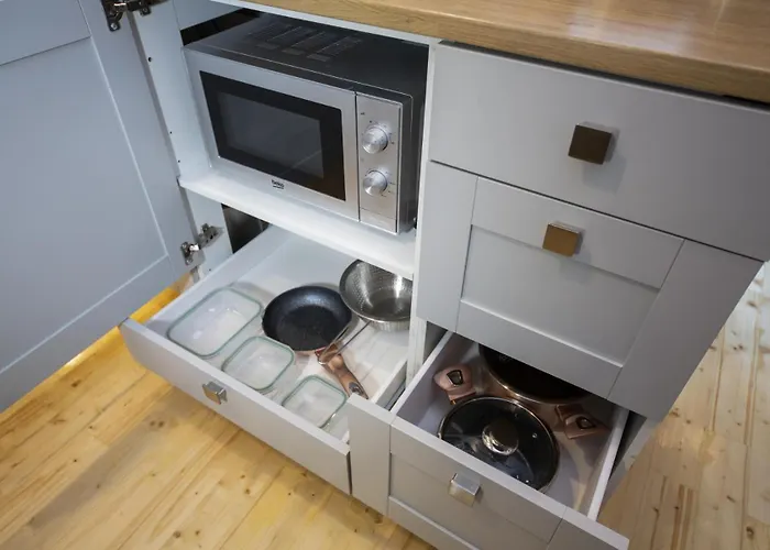 Athenaeum Spacious& Cozy 1br Prime Location W Balcony Apartment *
