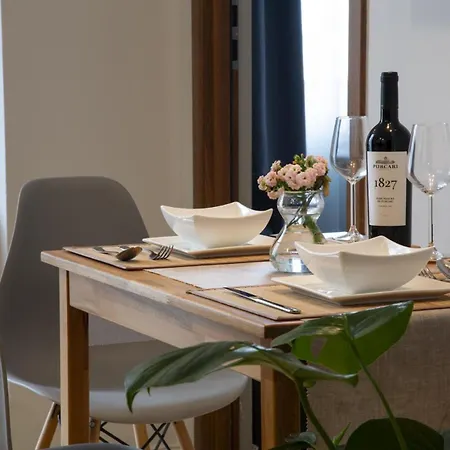 Athenaeum Spacious& Cozy 1br Prime Location W Balcony * Bucarest