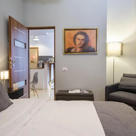 Athenaeum Spacious& Cozy 1br Prime Location W Balcony