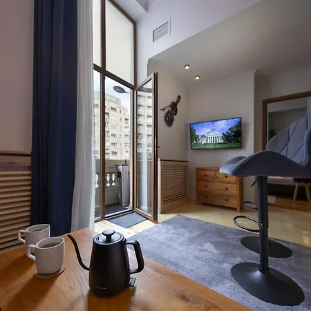 Athenaeum Spacious& Cozy 1br Prime Location W Balcony * Bucarest