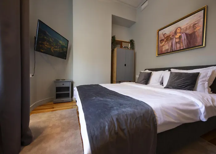 Athenaeum Spacious& Cozy 1br Prime Location W Balcony