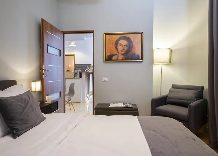 Athenaeum Spacious& Cozy 1br Prime Location W Balcony